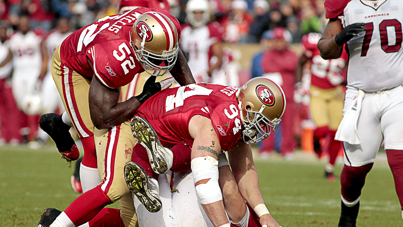 San Francisco 49ers inside linebacker Patrick Willis (52) lines up