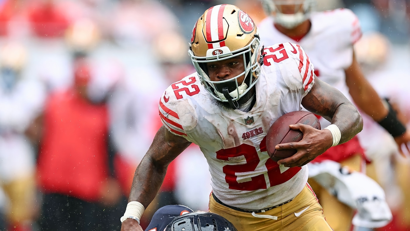 San Francisco 49ers running back Elijah Mitchell (25) warms up