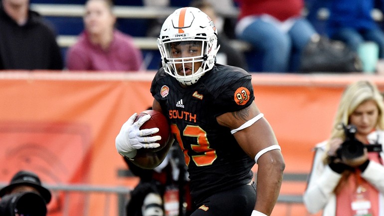 49ers defensive line coach on hand for DE Marcus Davenport's pro day ...