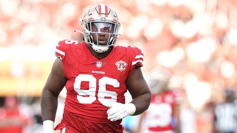 DT Maurice Hurst leaves 49ers facility on crutches, could miss 4-8 weeks