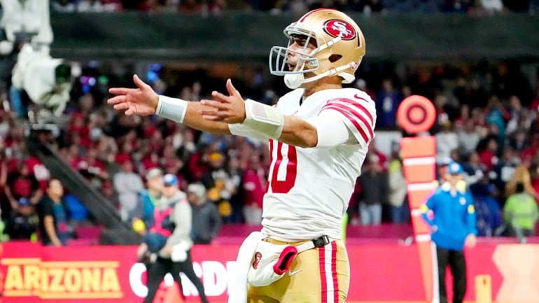 Jimmy Garoppolo throws 4 TD passes as 49ers crush Cardinals in