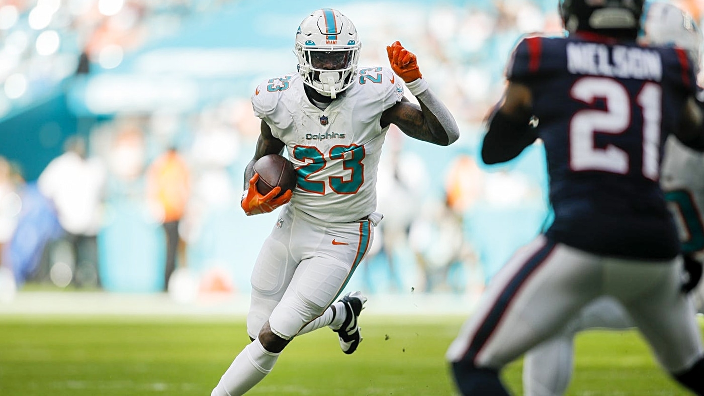 Jeff Wilson 'would love to be back' with Dolphins in 2023: 'I feel like  they love having me there'