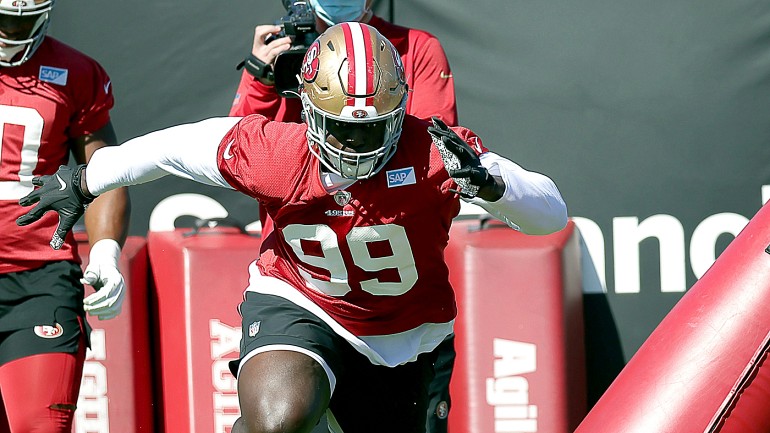 San Francisco 49ers defensive tackle Javon Kinlaw (99) runs onto