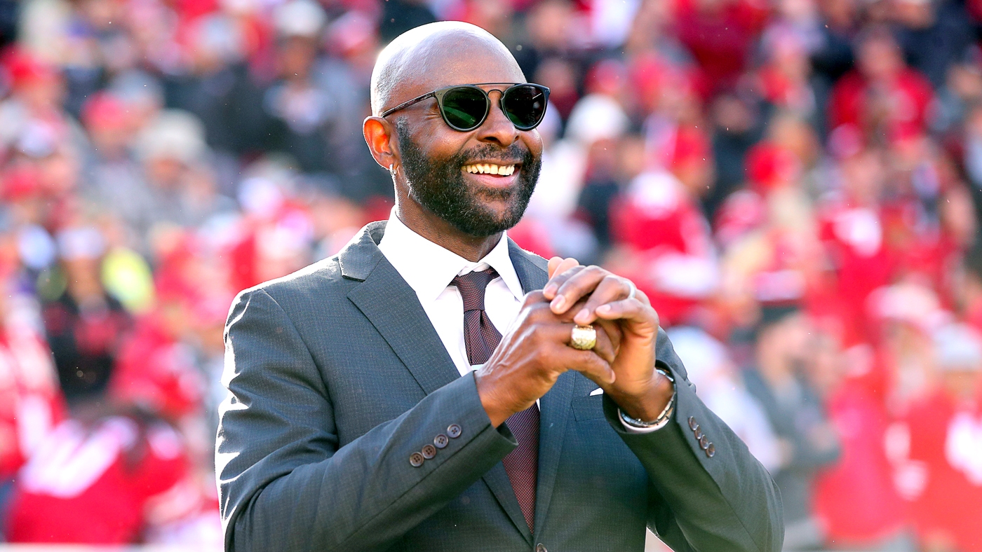 Jerry Rice shares his WR wisdom in visit to 49ers camp