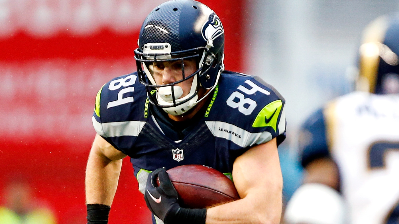 Model Seahawk: TE Cooper Helfet