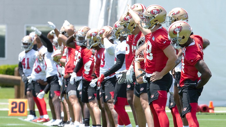 Which players are participating in the 49ers rookie minicamp