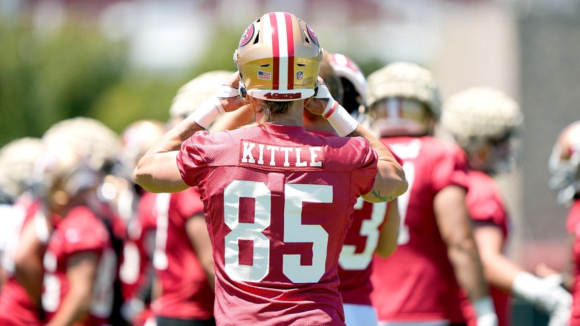 GLENDALE, AZ - JANUARY 03: San Francisco 49ers Tight End George Kittle (85)  during a game versus the Seattle Seahawks at State Farm Stadium on January  3, 2021 in Glendale, Arizona. (Photo