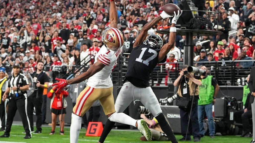 49ers-Raiders practice: Davante Adams injured on first play