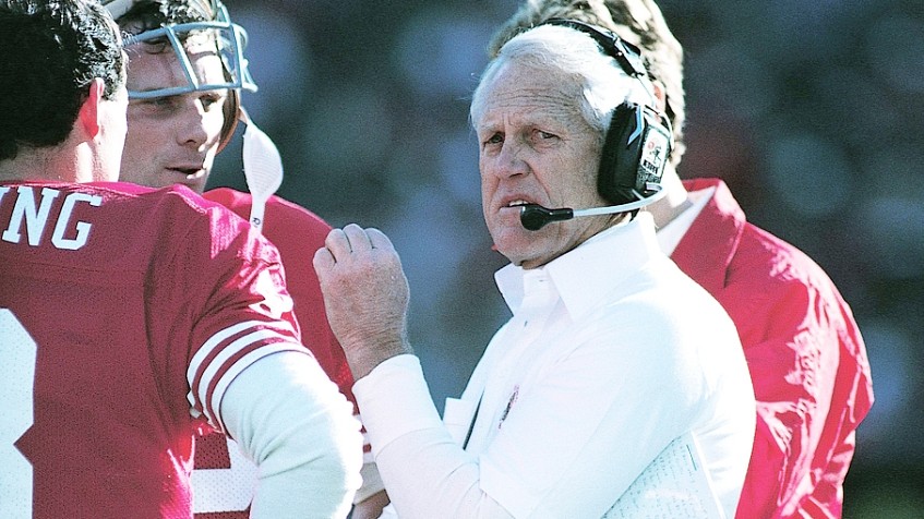 Rookie Ronnie Lott and San Francisco 49ers head coach Bill Walsh talk at  training facility in Redwood City, California, April 28, 1981. : r/49ers