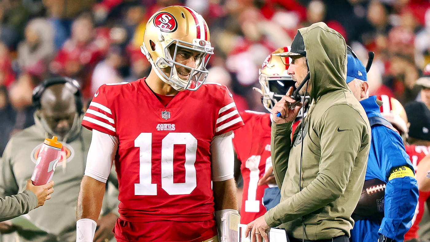 49ers' Jimmy G and teammates were courtside at the Warriors game Monda