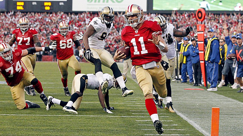 Photo: 49ers Alex Smith passes against the Raiders at Candlestick Park in  San Francisco - SXP2010101703 