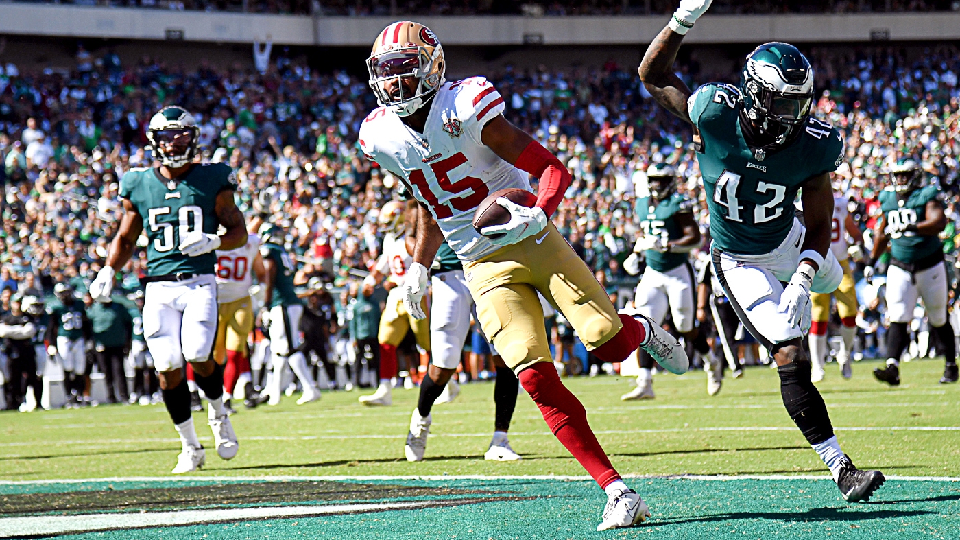 San Francisco 49ers wide receiver Jauan Jennings runs through a