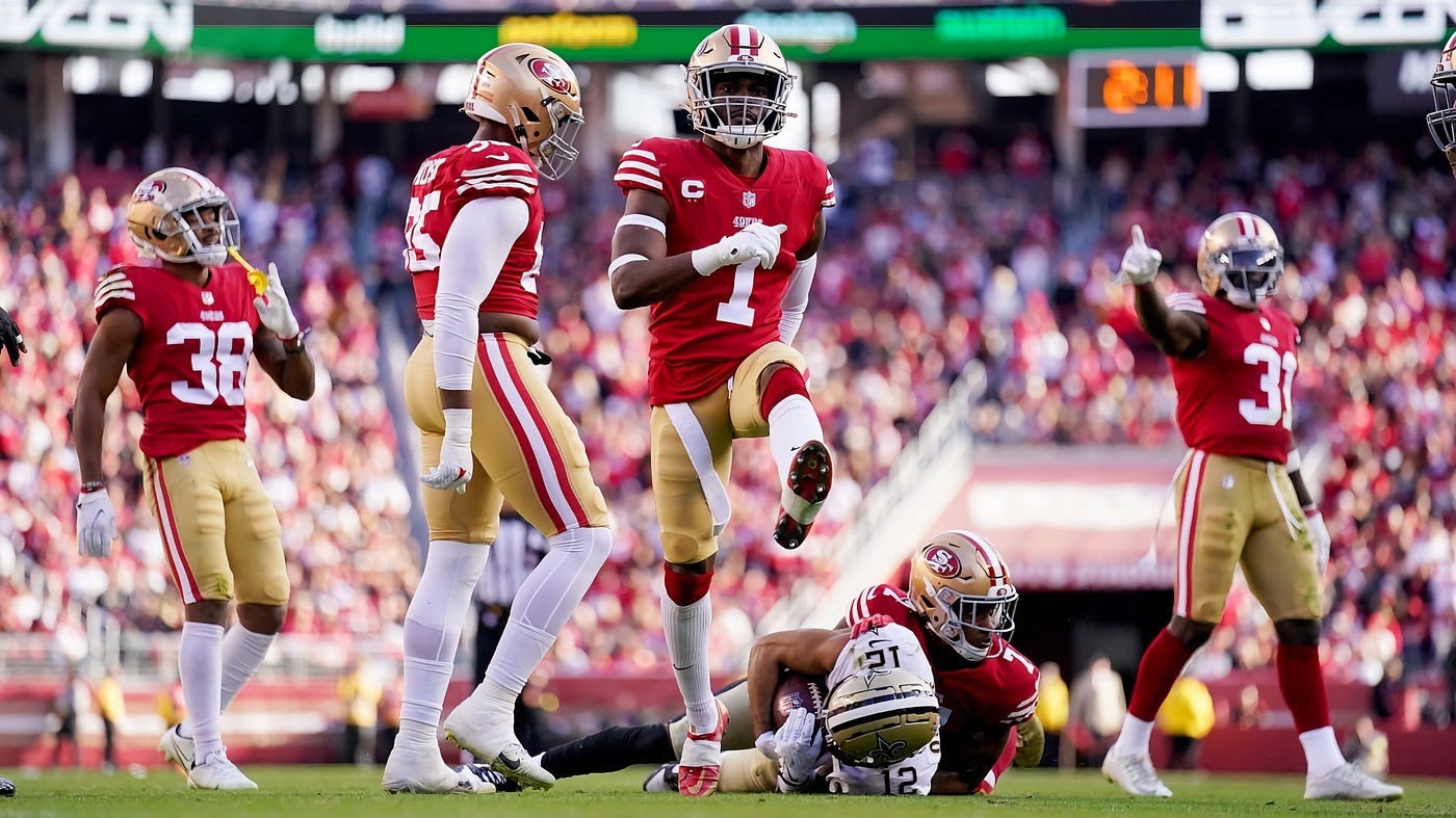 49ers vs Saints: Fred Warner forces Alvin Kamara fumble