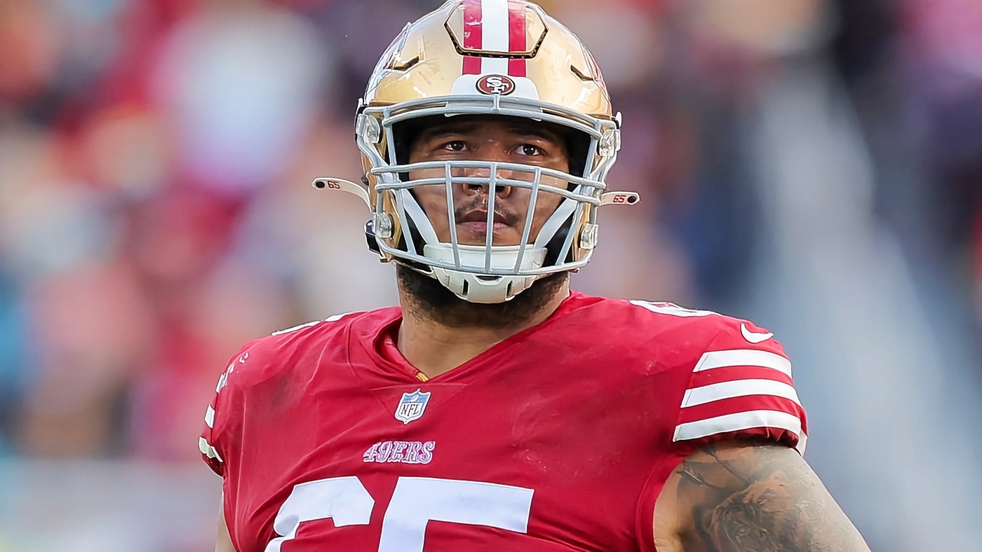 San Francisco 49ers guard Aaron Banks (65) blocks during an NFL football  game against the Los Angeles Chargers, Sunday, Nov.13, 2022, in Santa  Clara, Calif. (AP Photo/Scot Tucker Stock Photo - Alamy