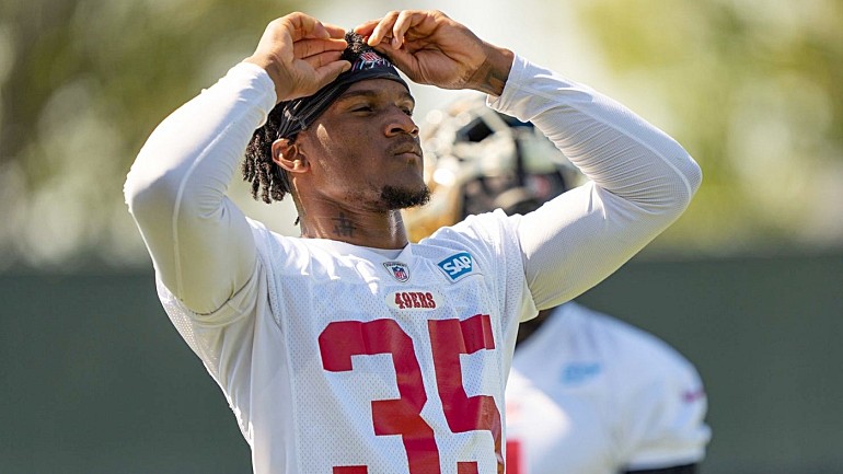 2 49ers change jersey numbers