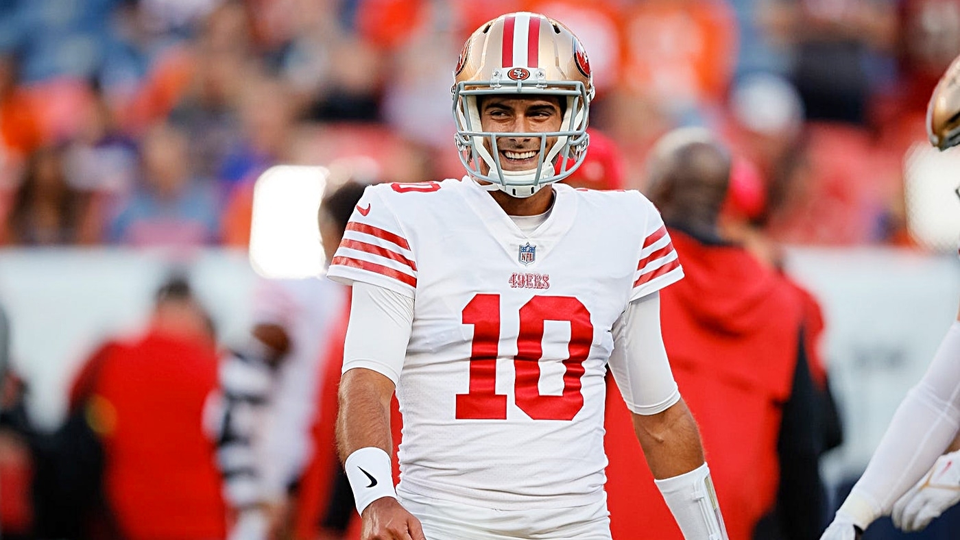 Jimmy Garoppolo Gets Love From Warriors Dancers During Game