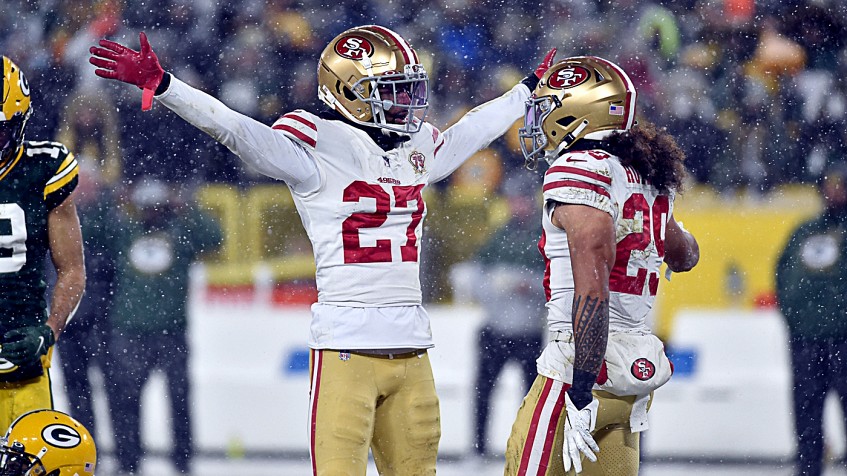 San Francisco 49ers cornerback Dontae Johnson makes a catch during