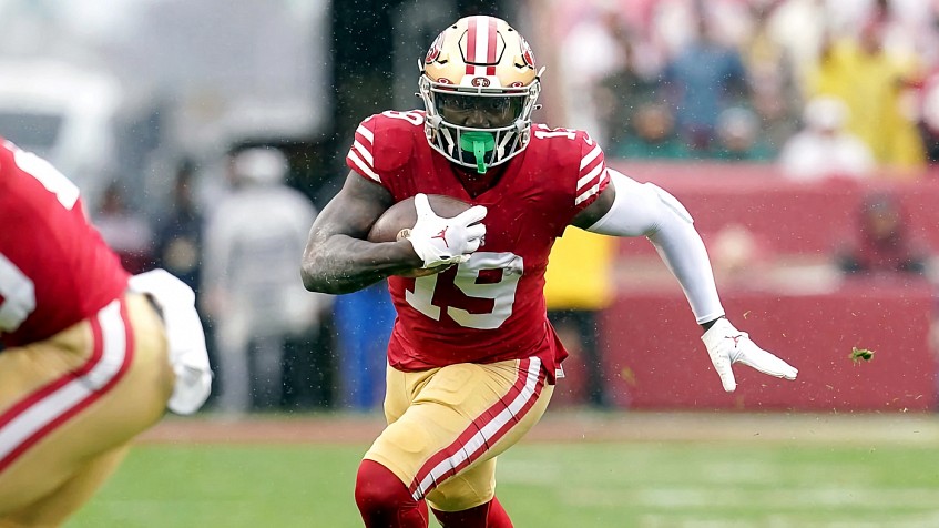 Philadelphia, Pennsylvania, USA. 19th Sep, 2021. San Francisco 49ers wide  receiver Deebo Samuel (19) runs with the ball after the catch during the  NFL game between the San Francisco 49ers and the