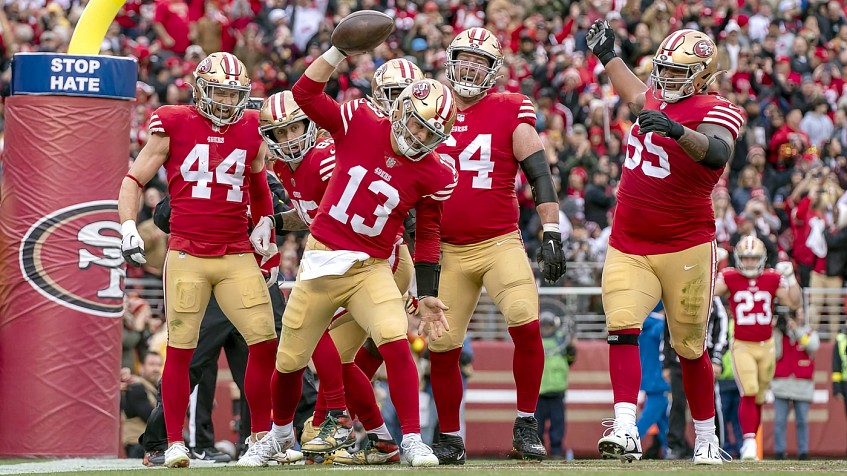 WATCH: 49ers LB Dre Greenlaw intercepts QB Tom Brady